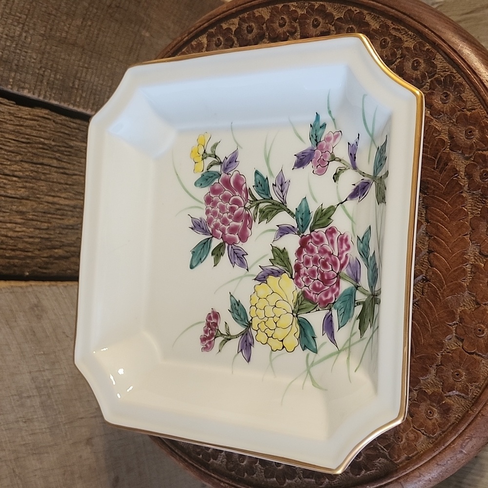 Beautiful vintage Japanese porcelain dish Andrea by Charles Sadek